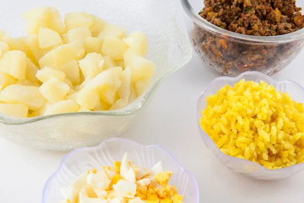Шаги Приготовления Традиционного Колумбийского Блюда Названием Фаршированный Картофель Приготовленные Ингредиенты — стоковое фото