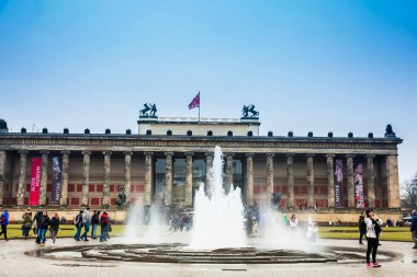 Berlin, Almanya - Mart, 2018: Altes Museum Lustgarten soğuk bir kış günü ucunda yer