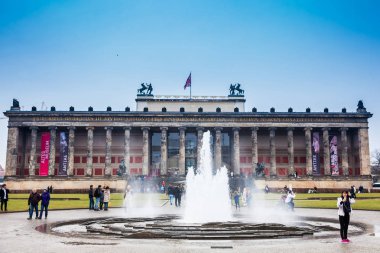 Berlin, Almanya - Mart, 2018: Altes Museum Lustgarten soğuk bir kış günü ucunda yer