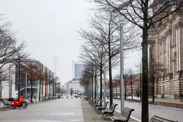 Paul Lobe Allee en un frío final del día de invierno — Foto de Stock