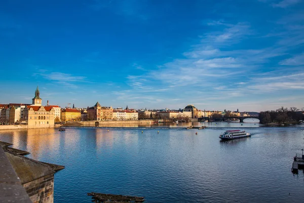 Hermosa Ciudad Praga Río Moldava Atardecer — Foto de Stock