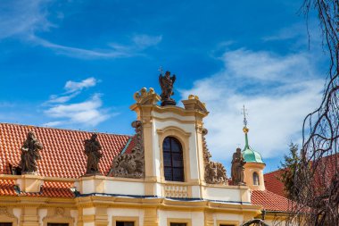 Kilise Our Lady of Loreto üzerinden bir güzel erken bahar günü Prag'da