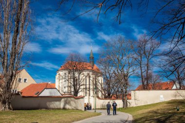 Prague, Çek Cumhuriyeti - Nisan, 2018: kilise Aziz Rochus kale bölgesinde yer alan ve Strahov Manastırı gerekçesiyle yer alan