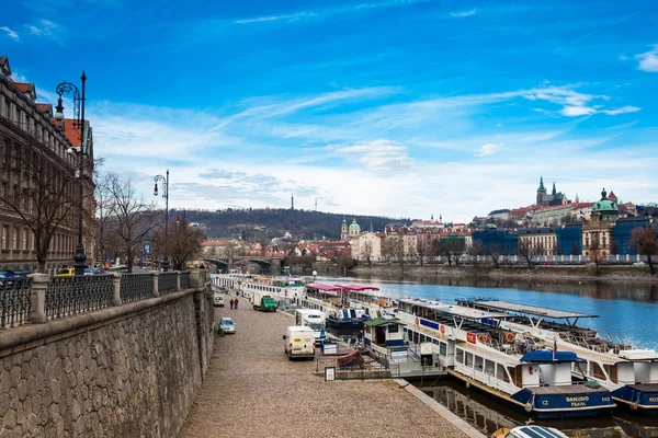 Praga República Checa Abril 2018 Río Moldava Praga Dos Viejos — Foto de Stock