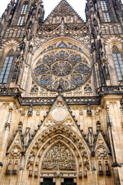 Büyükşehir Saints Vitus Katedrali, Wenceslaus ve Prag'da Adalbert cephe detayları