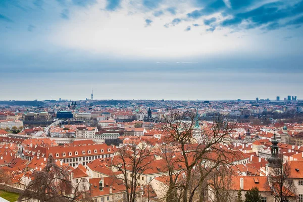 Kaunis Prahan Kaupungin Vanhakaupunki Nähtynä Muodostaa Prahan Linnan Näkökulmasta Aikaisin — kuvapankkivalokuva