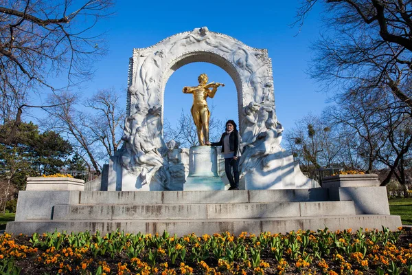 Vienna Austria Aprile 2018 Turista Viene Fotografato Accanto Monumento Johann — Foto Stock