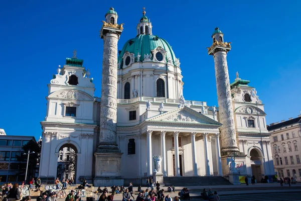 Viena Austria Abril 2018 Turistas Lugareños Iglesia San Carlos Ubicada — Foto de Stock