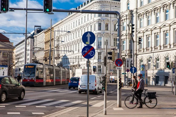 Vídeň Rakousko Duben 2018 Pohled Krásnou Vídeňskou Ulici Schwarzenbergplatz — Stock fotografie