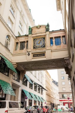 Vienna, Avusturya - Nisan, 2018: Ankeruhr Viyana güzel bir saat Hoher Markt şehir içi 1914 tarihinde inşa norther kısmında yer alan
