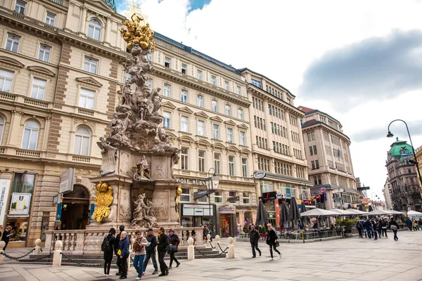ВЕНА, Австрия - Апрель, 2018: Колонна чумы или Троицкая колонна — стоковое фото