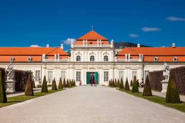 Vienna, Avusturya - Nisan, 2018: Alt Belvedere Sarayı bir güzel bahar erken gün içinde