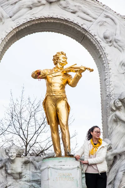 Bécs Ausztria Április 2018 Turisztikai Fényképezett Johann Strauss Stadtpark Emlékmű — Stock Fotó