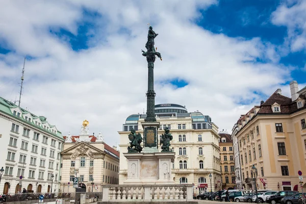 Vienna, Avusturya - Nisan, 2018: Marian Column 1667 üzerinde inşa Am Hof Meydanı'nda yer alan