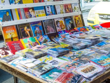 Korsan müzik Cd sokak Satıyoruz