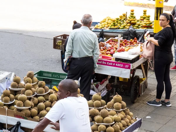 Uliczni sprzedawcy owoców w Cali — Zdjęcie stockowe