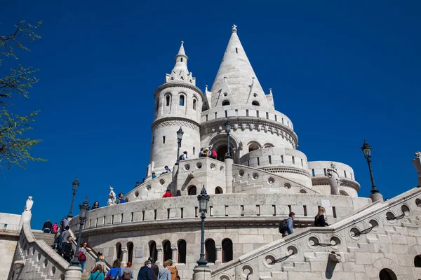 Fisherman Bastion terrass ligger på Buda banken av Danuben på Castle hill byggt 1902 — Stockfoto