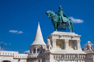 Fisherman Bastion 'da Stephen King heykeli, 1902 tarihinde inşa edilmiş Kale Tepesi 'nde tuna 'nın Buda kıyısında yer alan bir terasa sahiptir.