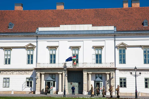 A történelmi Sándor palota a magyar köztársasági elnök hivatalos rezidenciája — Stock Fotó