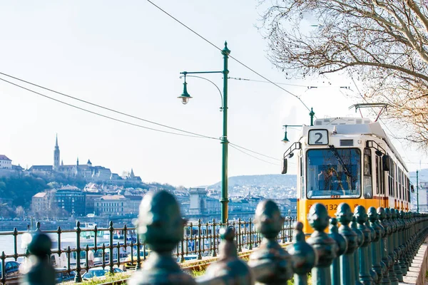 Vista do centro da cidade de Budapeste e bonde — Fotografia de Stock