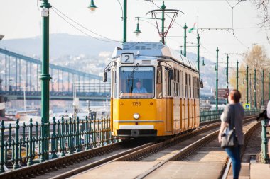 Budapeşte şehir merkezi ve tramvay manzarası
