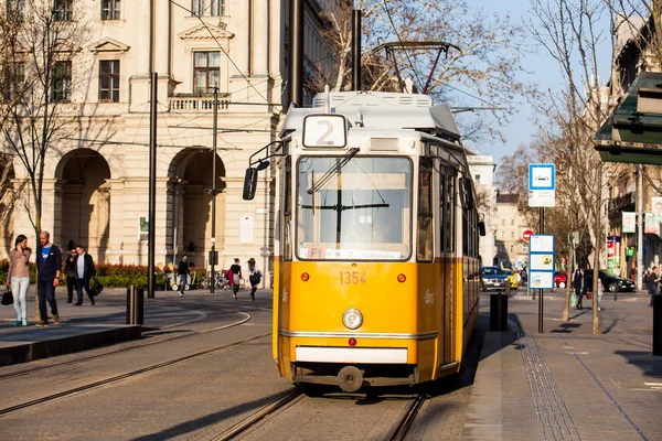 Kilátás a budapesti városközpontba és villamosra — Stock Fotó