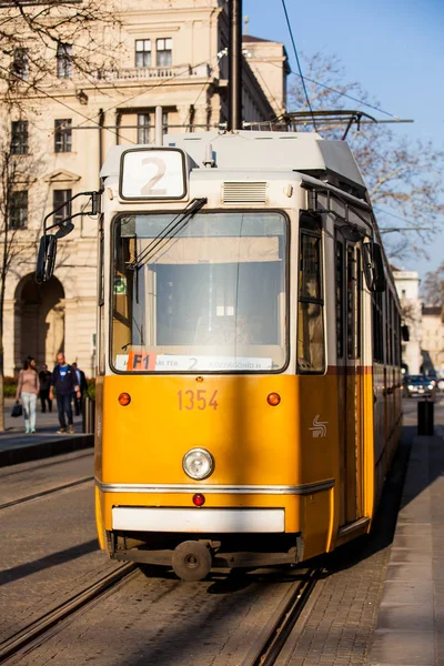 Vista do centro da cidade de Budapeste e bonde — Fotografia de Stock