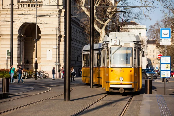 Kilátás a budapesti városközpontba és villamosra — Stock Fotó