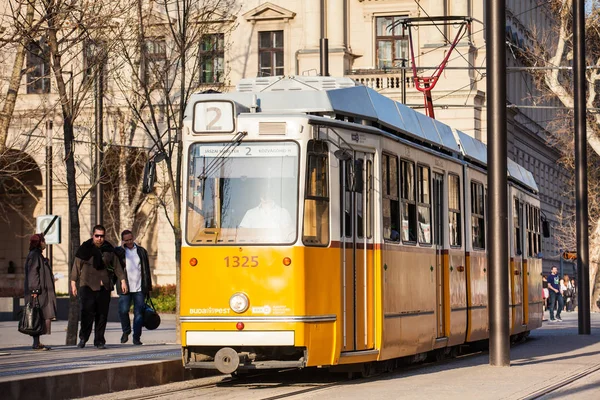 Vista do centro da cidade de Budapeste e bonde — Fotografia de Stock