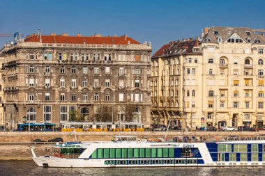 Budapeşte Tuna nehri büyük turistik tekneler