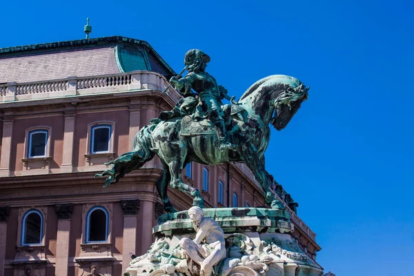 Statua equestre del Principe Eugenio di Savoia al Castello Reale di Buda — Foto Stock