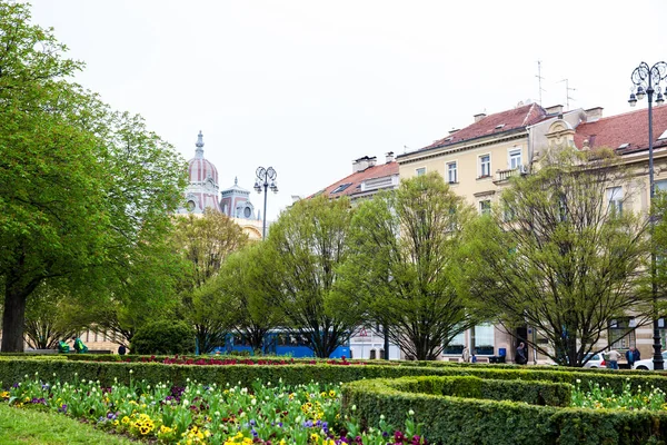 Zagreb şehrinin güzel aşağı kasabasının görünümü — Stok fotoğraf