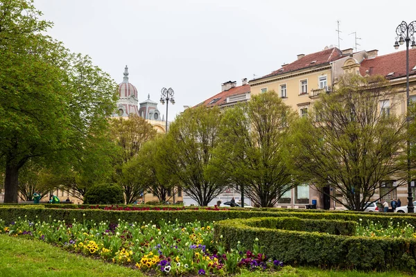 Zagreb şehrinin güzel aşağı kasabasının görünümü — Stok fotoğraf