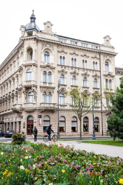 Park Josipa Jurja Strossmayera ve Zagre alt kasabasında etrafında güzel binalar