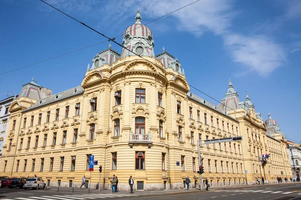 Edifício da sede das ferrovias croatas em Zagreb — Fotografia de Stock