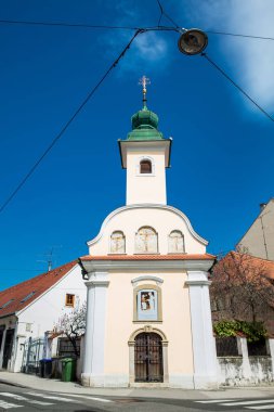 St Dismas Şapeli 1706 yılında inşa edilmiş ve İsa ile birlikte çarmıha gerilmiş iyi bir hırsız adamıştır