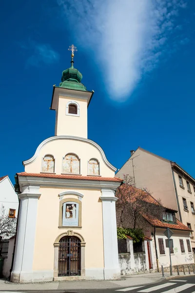 St Dismas Şapeli 1706 yılında inşa edilmiş ve İsa ile birlikte çarmıha gerilmiş iyi bir hırsız adamıştır