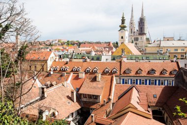 Yukarı Şehir'den Zagreb şehrini görüntüleyin