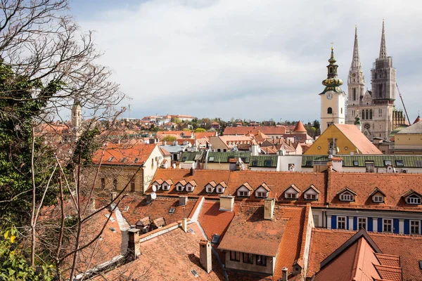 Yukarı Şehir'den Zagreb şehrini görüntüleyin