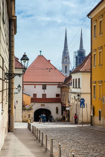 Каменные ворота, расположенные в Верхнем городе Загреб, построены в XIII веке — стоковое фото