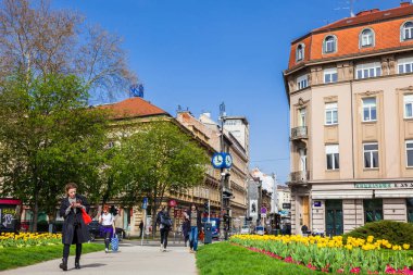 Zagreb, Hırvatistan - Nisan 2018: Hırvatistan Cumhuriyeti Meydanı ve Masarykova Caddesi güzel bir bahar günü