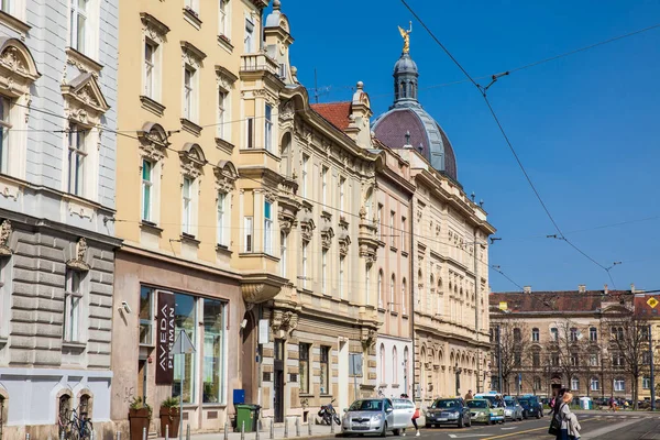 Антикварная архитектура и улицы в нижней части города в столице Хорватии Загребе — стоковое фото