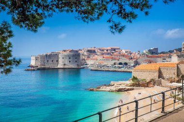 Güzel Banje Plajı ve Dubrovnik şehri