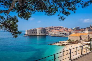 Güzel Banje Plajı ve Dubrovnik şehri