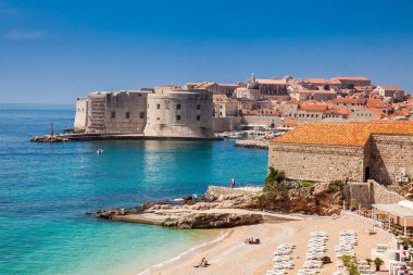 Güzel Banje Plajı ve Dubrovnik şehri
