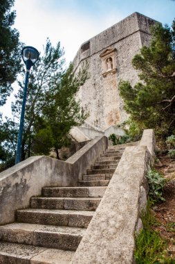 Dubrovnik şehrinin batı duvarında yer alan Ortaçağ Fort Lovrijenac