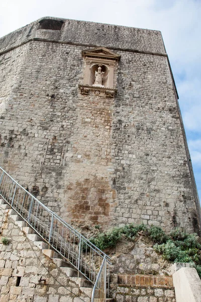 Fuerte medieval Lovrijenac situado en la pared occidental de la ciudad de Dubrovnik —  Fotos de Stock