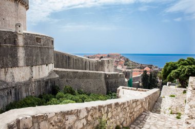 Minceta Kulesi ve güzel Dubrovnik duvarları