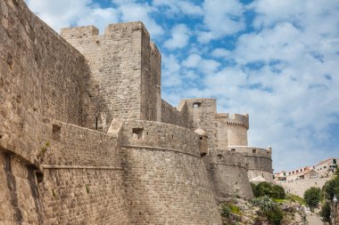 Minceta Kulesi ve güzel Dubrovnik duvarları