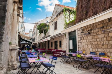 Güzel bir bahar gününde Dubrovnik eski şehir Restoran